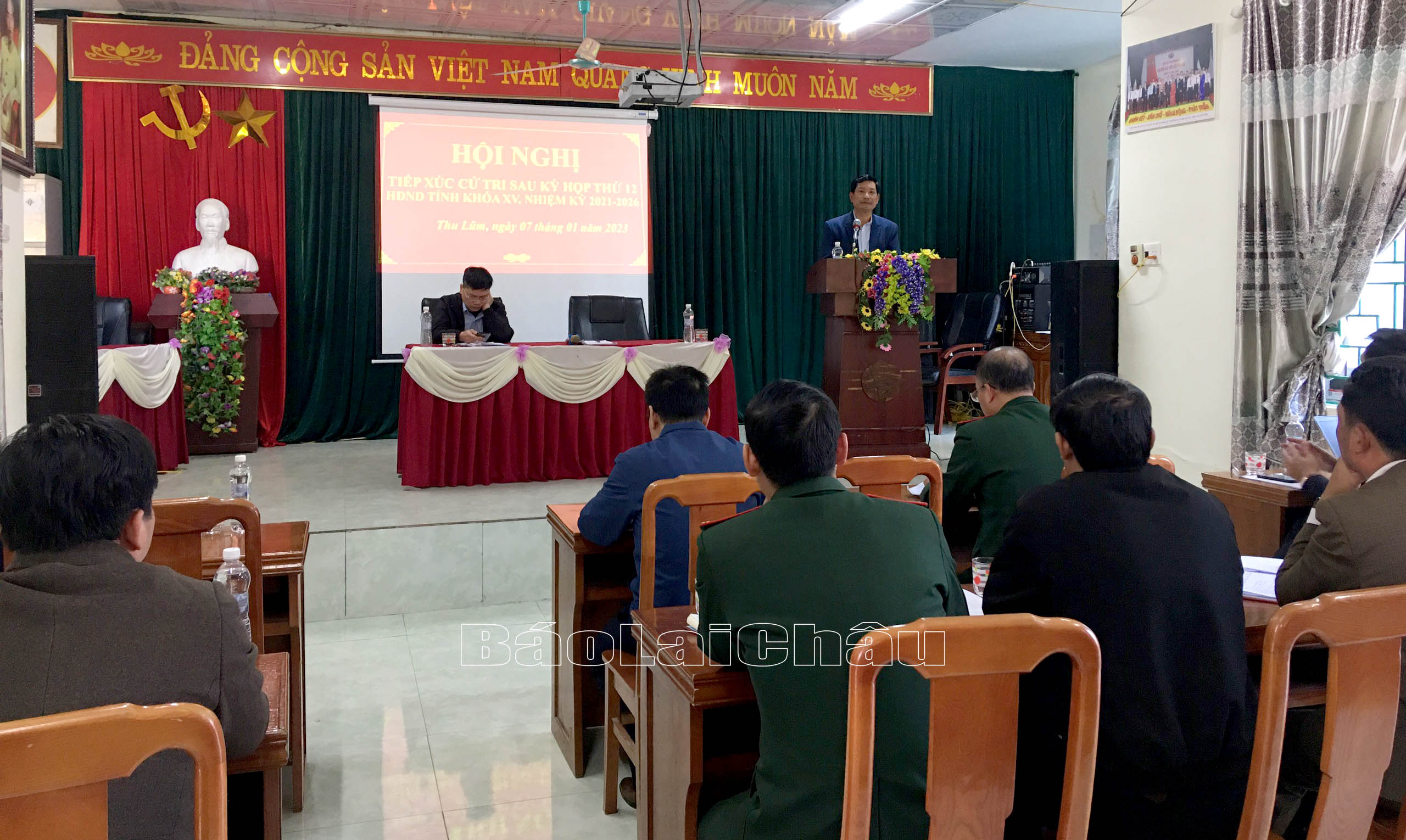 Đại biểu Chu Lê Chinh - Ủy viên Ban Thường vụ Tỉnh ủy, Phó Chủ tịch HĐND tỉnh tiếp xúc cử tri tại xã Thu Lũm, huyện Mường Tè. Đại biểu Chu Lê Chinh - Ủy viên Ban Thường vụ Tỉnh ủy, Phó Chủ tịch HĐND tỉnh tiếp xúc cử tri tại xã Thu Lũm, huyện Mường Tè.